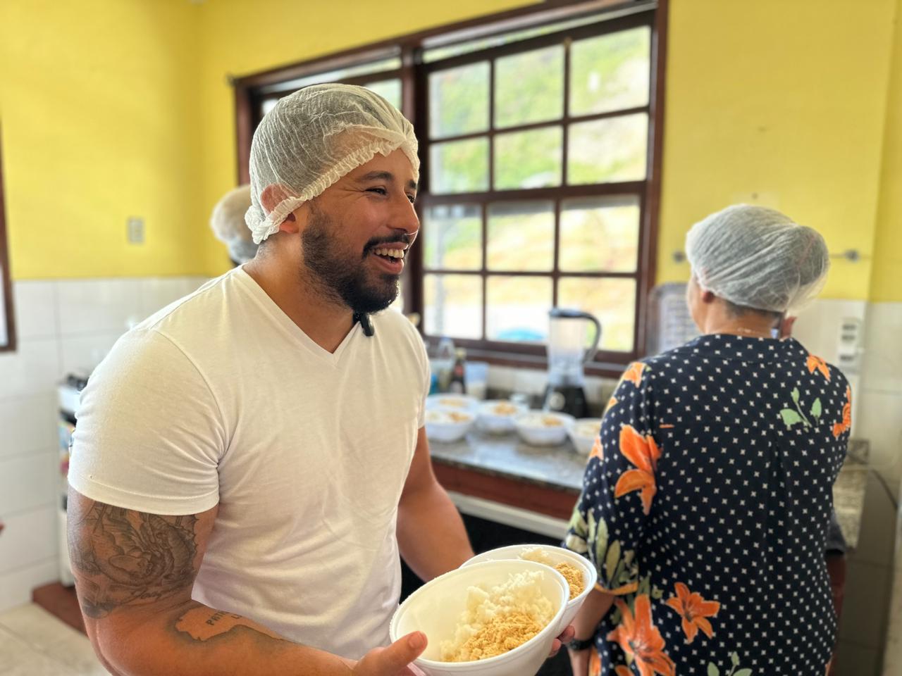 Combate à fome: Projeto “Cozinhas Populares” distribui refeições em três comunidades de Petrópolis