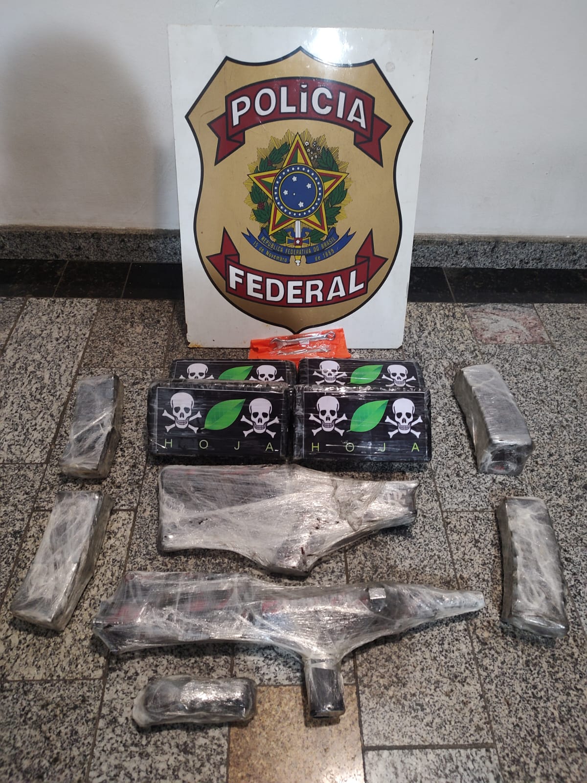 PF, PRF e GCM de Mangaratiba prendem comerciante ilegal de armas
