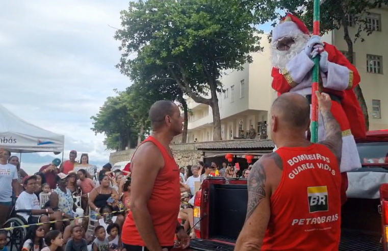 Papai Noel chega de moto aquática nova no Natal dos Bombeiros RJ