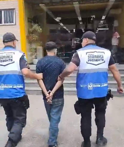 Motociclista é preso pelo Segurança Presente por direção perigosa na Rua do Imperador