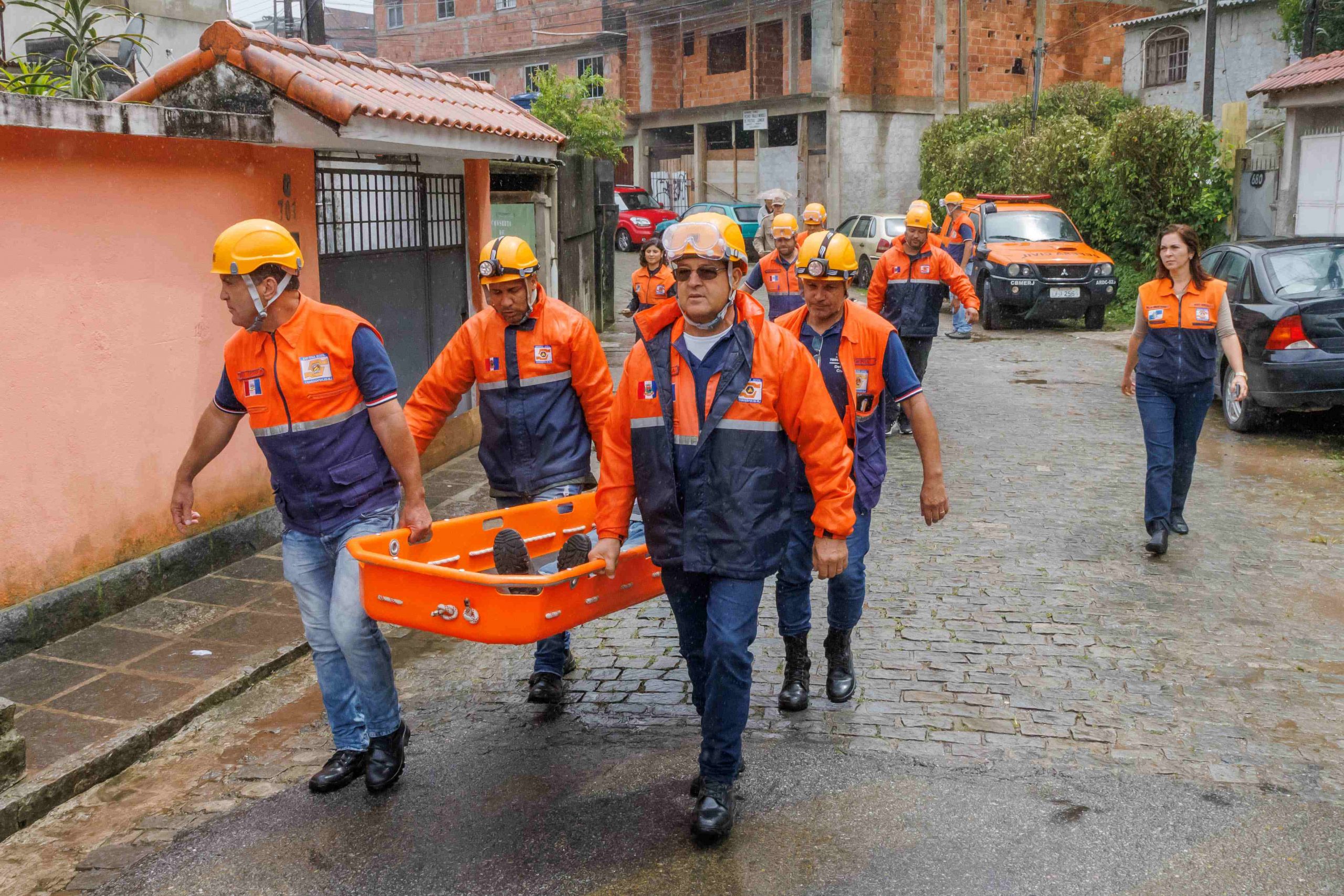 Prevenção: Santa Cecília recebe simulado de desocupação de área vulnerável da Defesa Civil de Teresópolis