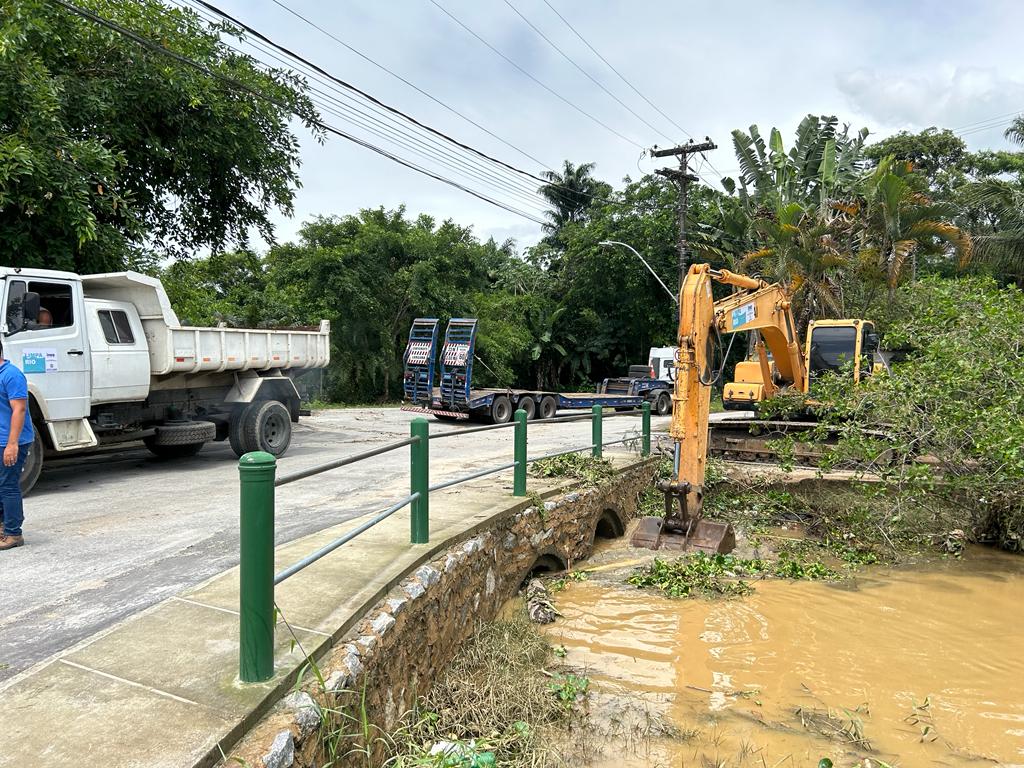 Equipes e maquinários do Governo do Estado seguem atuando em Angra dos Reis