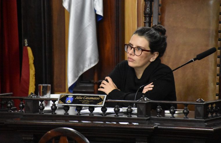 Após nova manobra para decreto não ser votado, vereadora Júlia se compromete com a educação pública em 2024