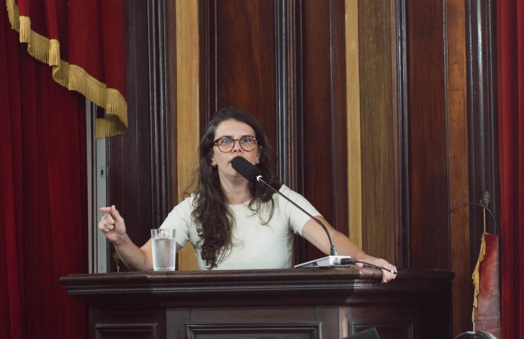 Vereadora Júlia Casamasso consegue aprovação de 12 emendas impositivas