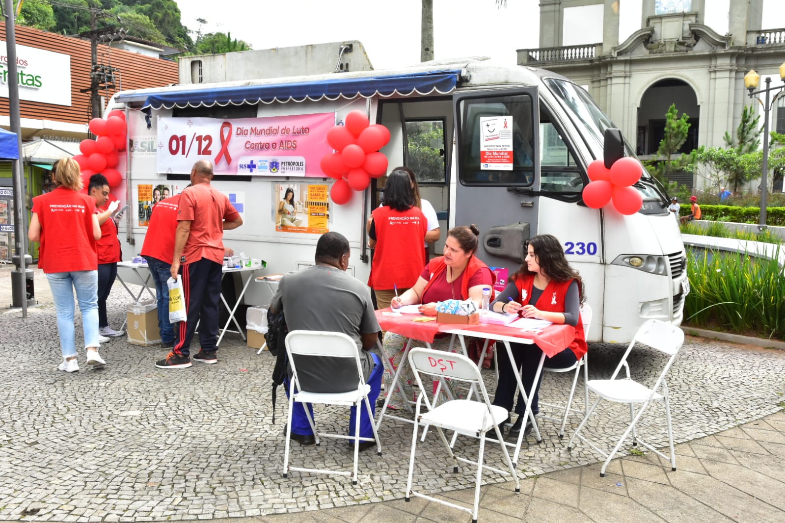 80 pessoas são atendidas em ação de conscientização sobre o Hiv em Petrópolis