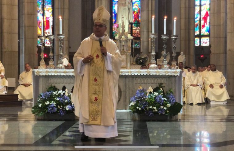 Fieis lotam Catedral São Pedro de Alcântara em missa de despedida de Dom gregório Paixão