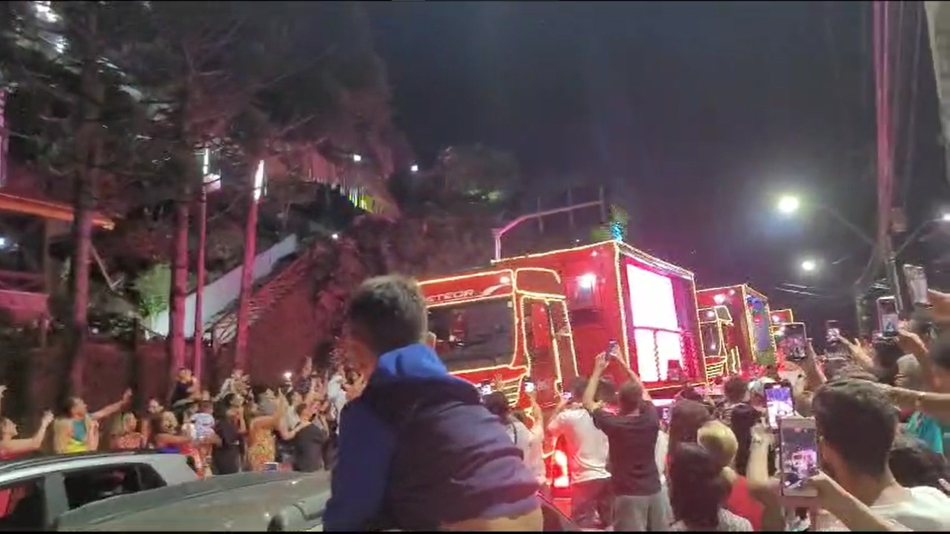Caravana de Natal reúne petropolitanos em diversos pontos da cidade