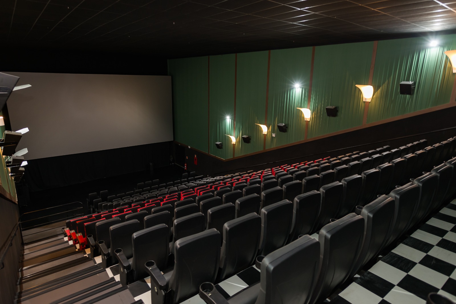 Cine Show comemora um ano em Petrópolis