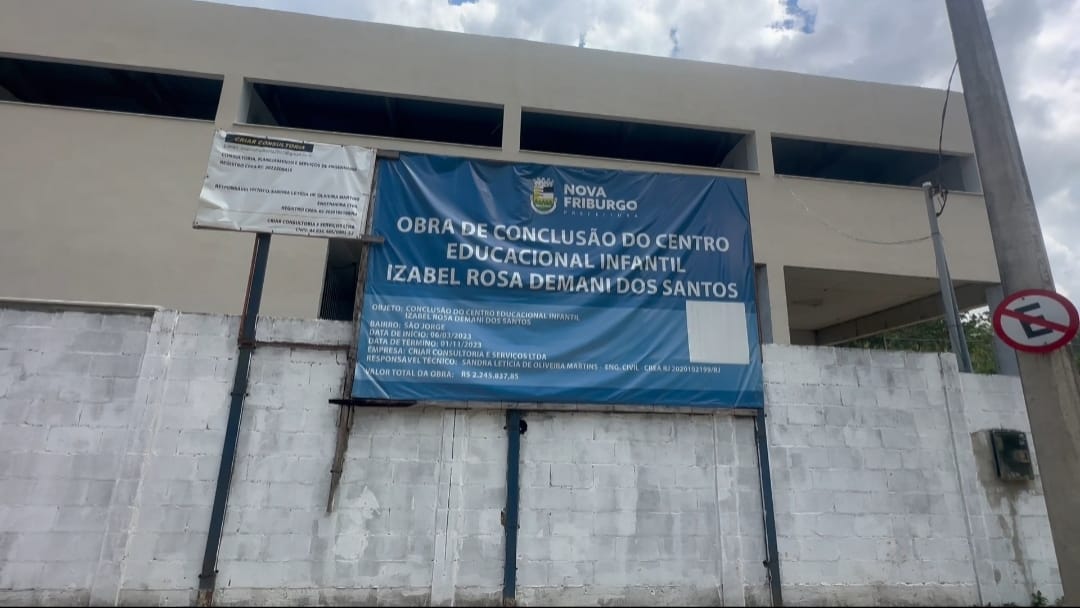 Obra inacabada em escola de Nova Friburgo gera conflitos
