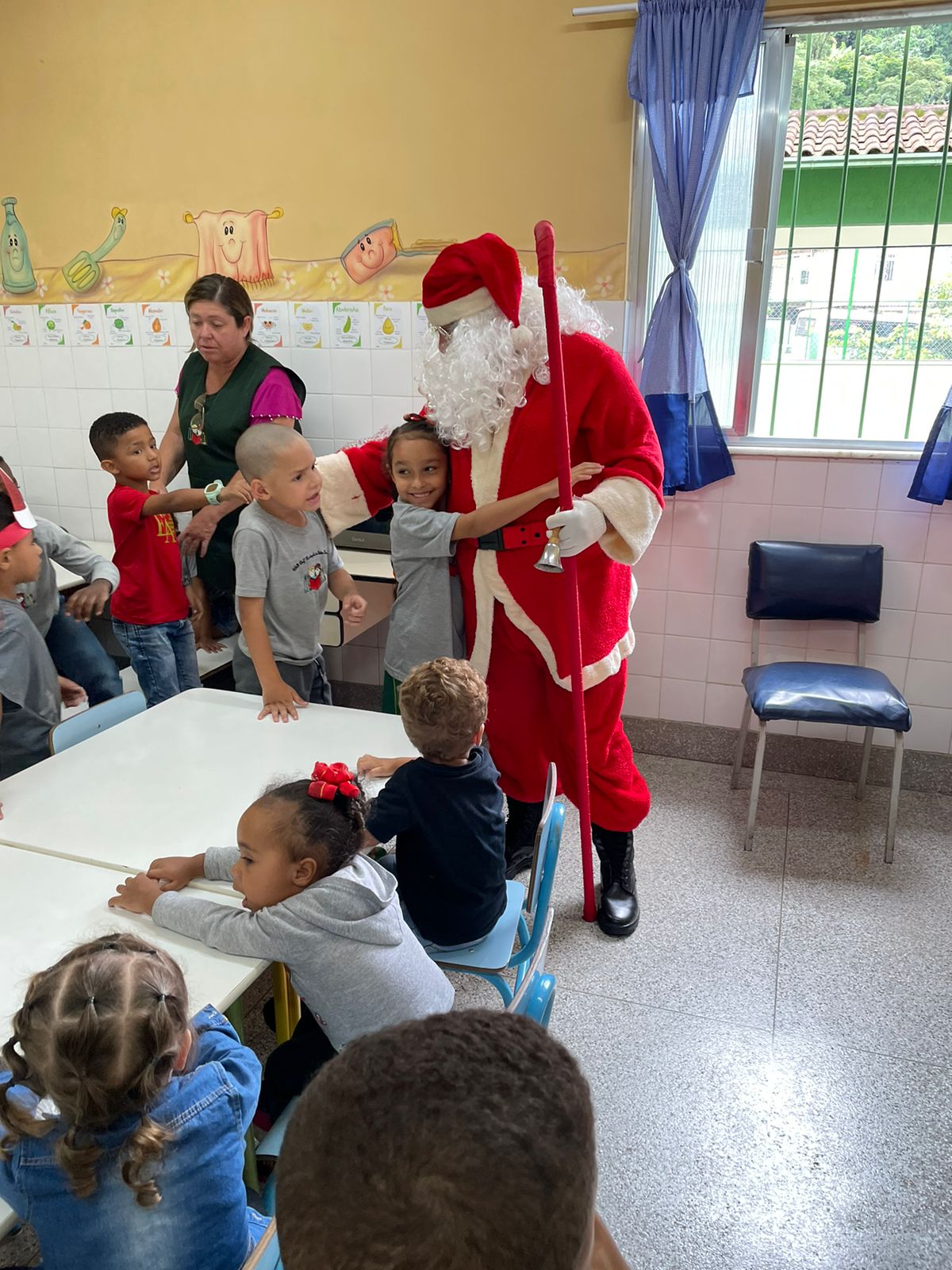 Presentes arrecadados no Procon Solidário são entregues às crianças da rede municipal de ensino