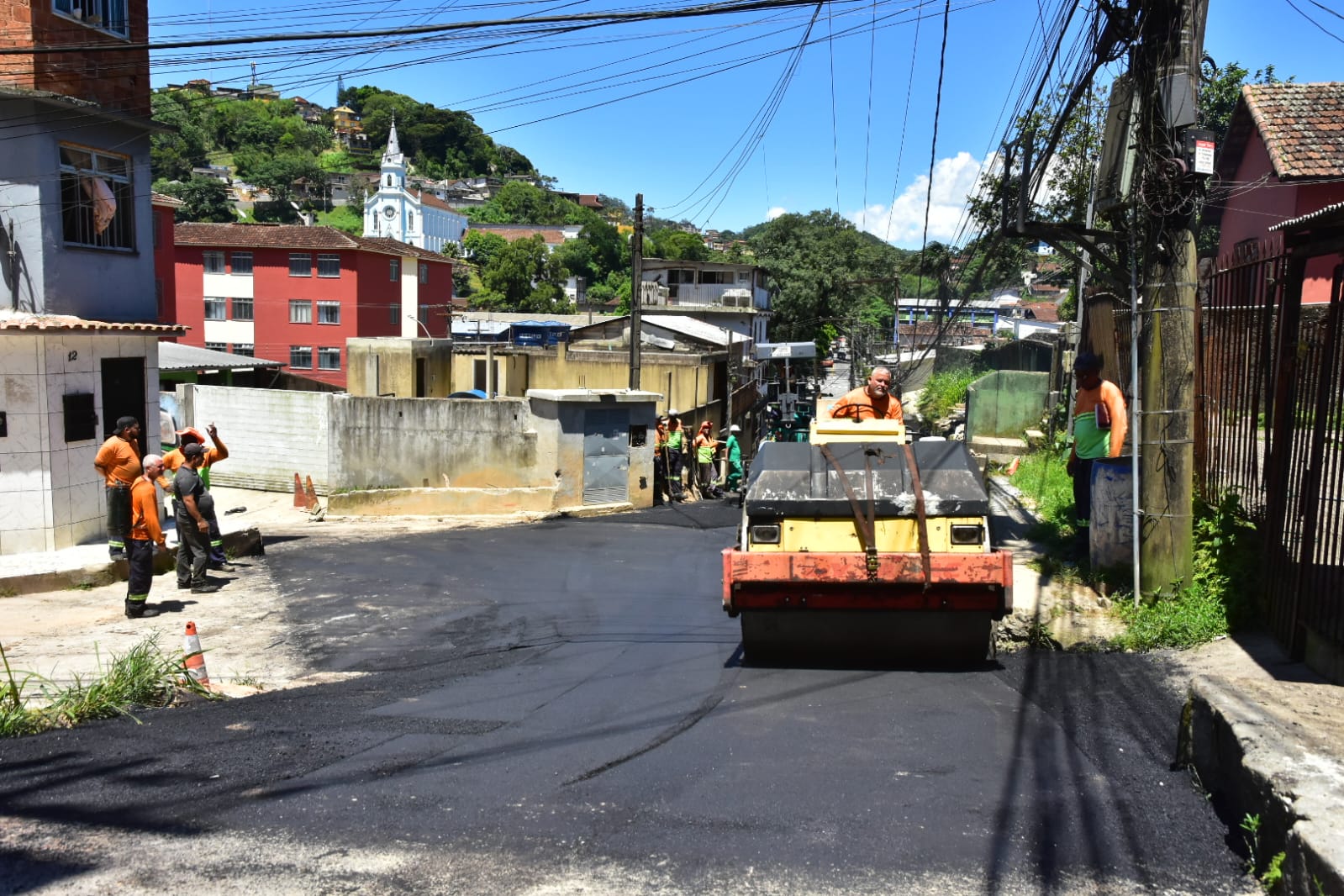 Reconstrução do Alto da Serra: drenagem e asfalto na Rua Hercília Moret