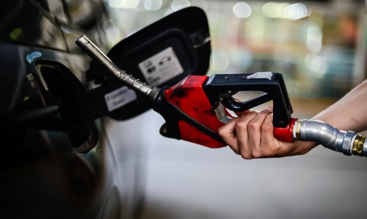 Petrobras reduz preço do diesel às distribuidoras nesta sexta-feira