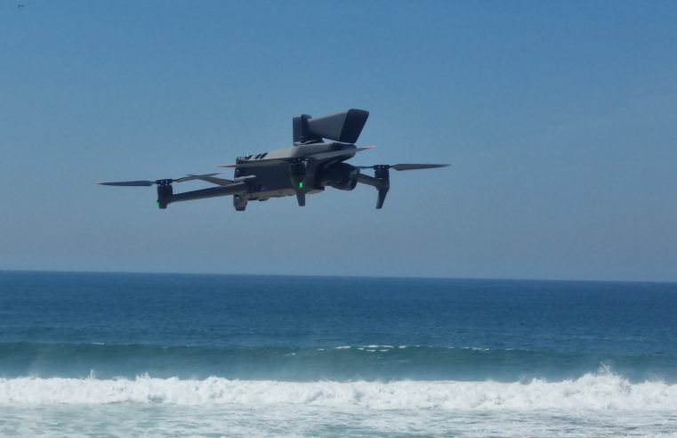 Drone que fala do Corpo de Bombeiros RJ reforça prevenção a afogamentos na orla fluminense