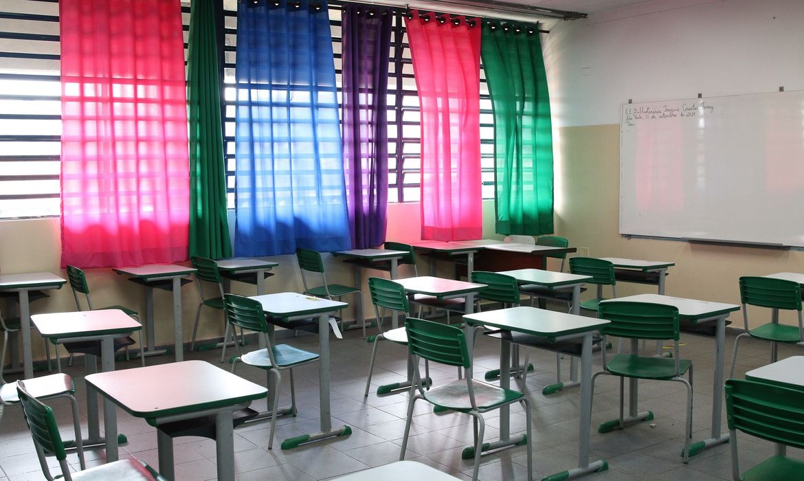 Aproximadamente 2.300 crianças esperam por vagas em Creches no município
