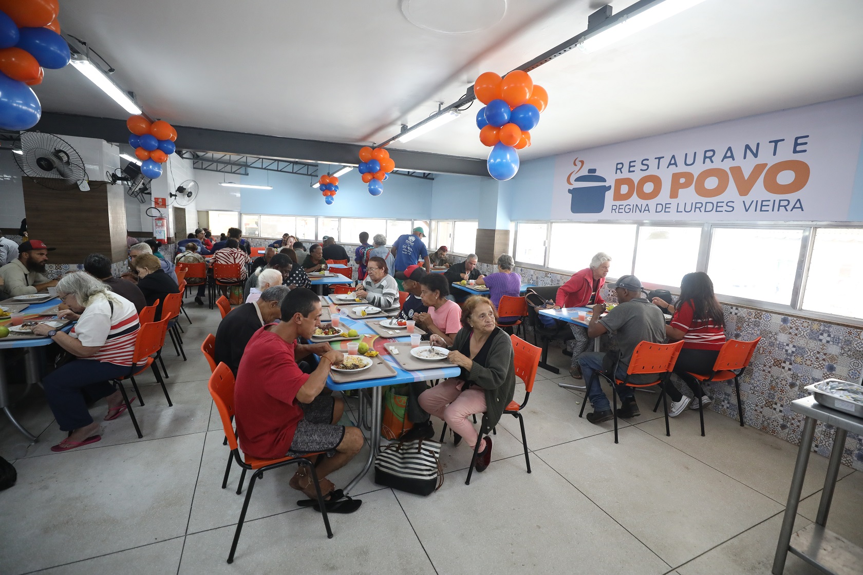 Governador Cláudio Castro reinaugura Restaurante do Povo em Petrópolis