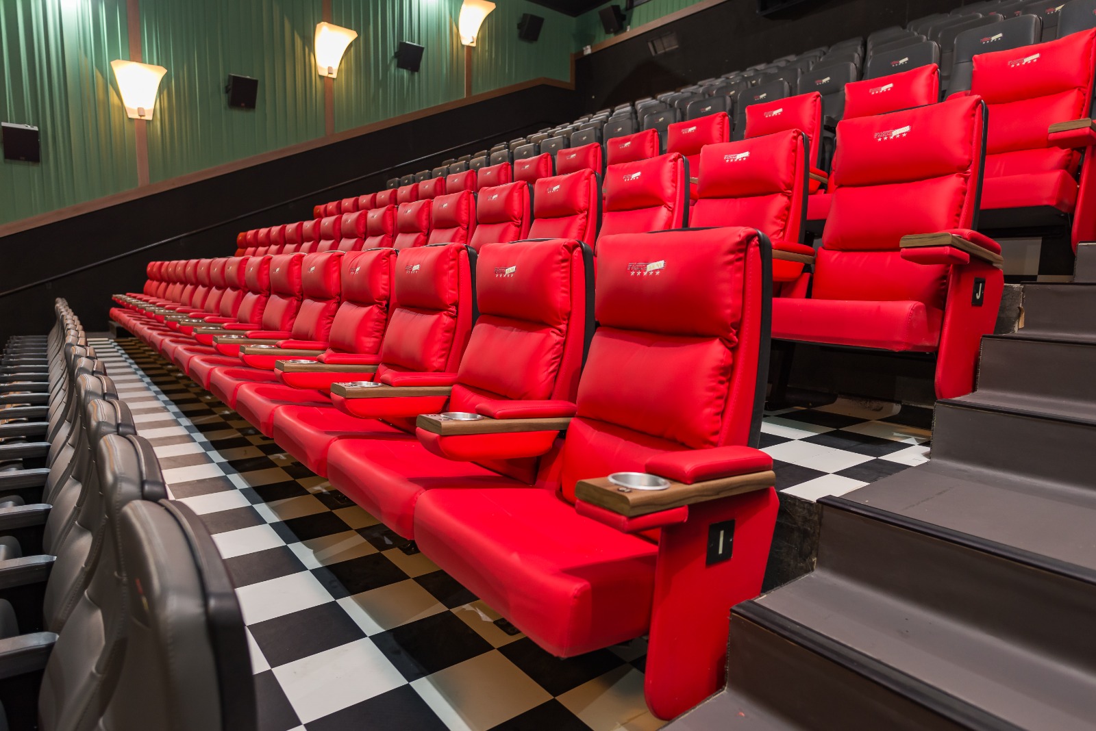 Férias com muita diversão no Cine Show Petrópolis