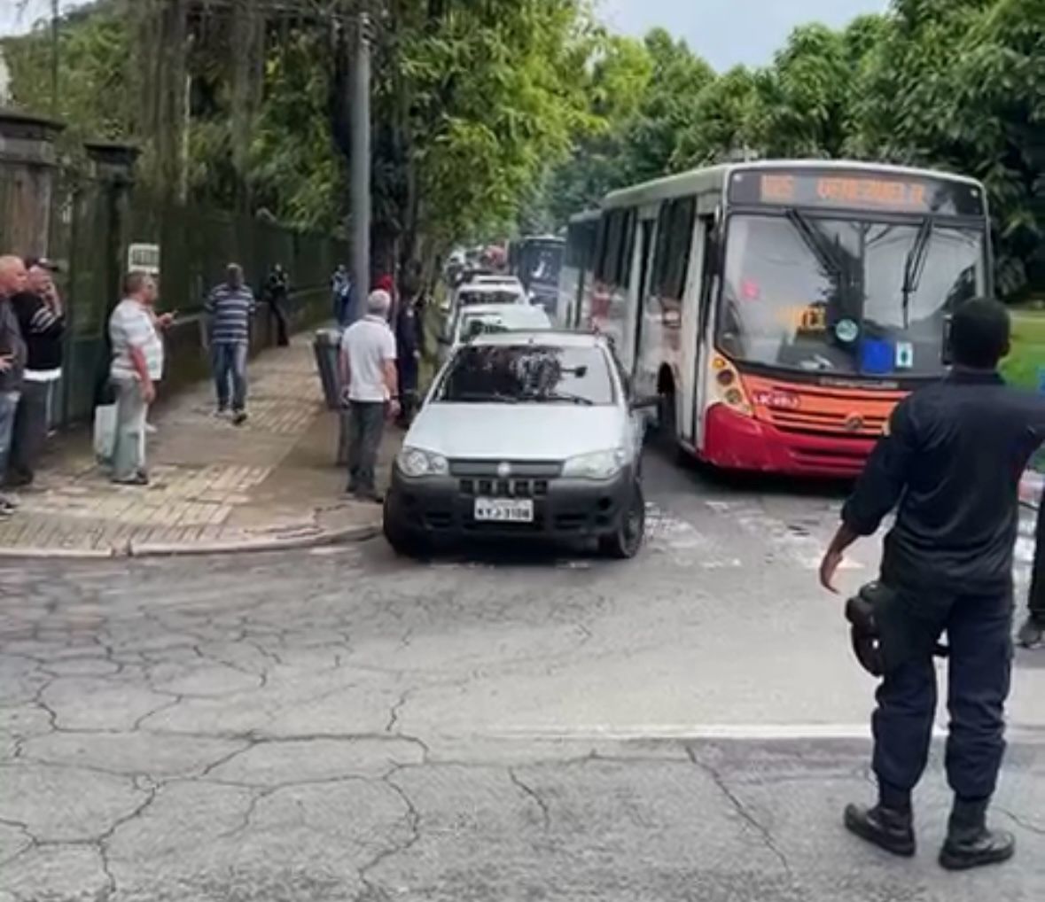 Passa ano e os problemas com ônibus permanecem em Petrópolis