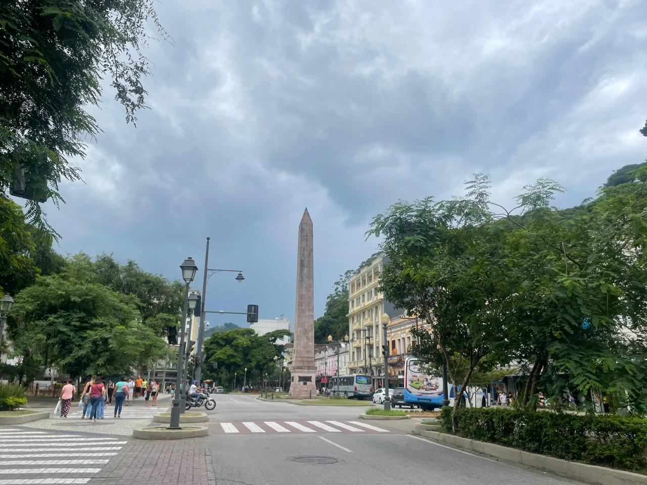 Defesa Civil emite alerta via SMS de pancadas de chuva em Petrópolis