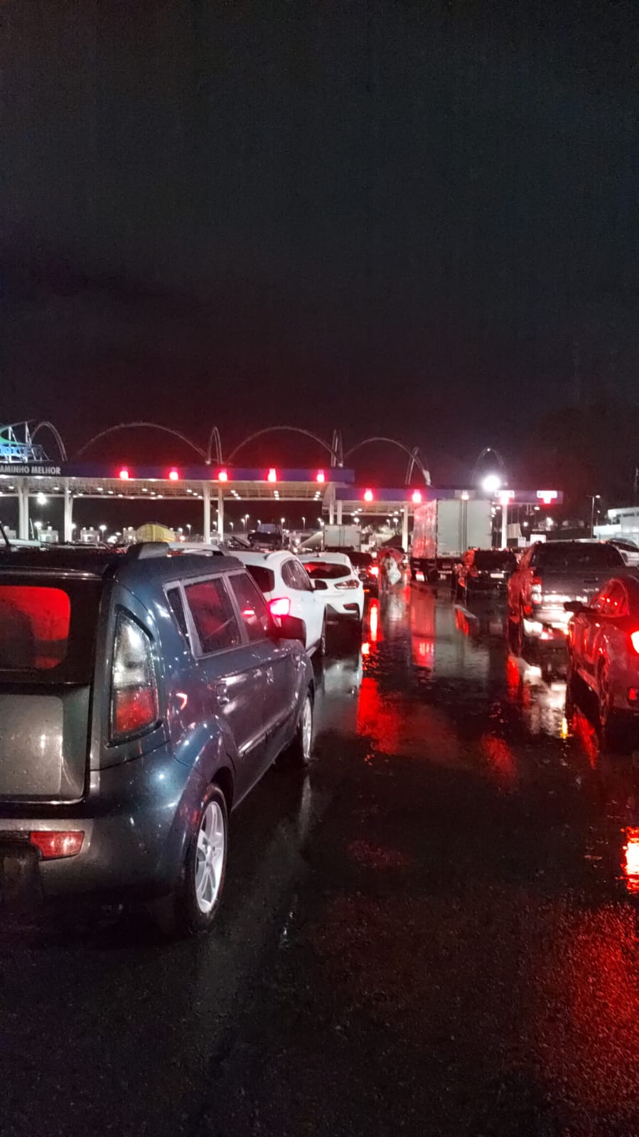 Equipes da Concer atuam para desobstrução da BR-040
