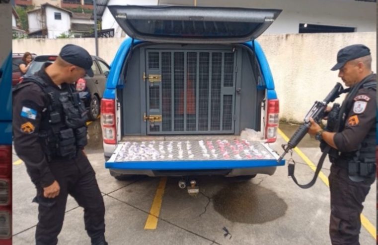 Drogas são apreendidas na localidade Sargento Boening em Petrópolis