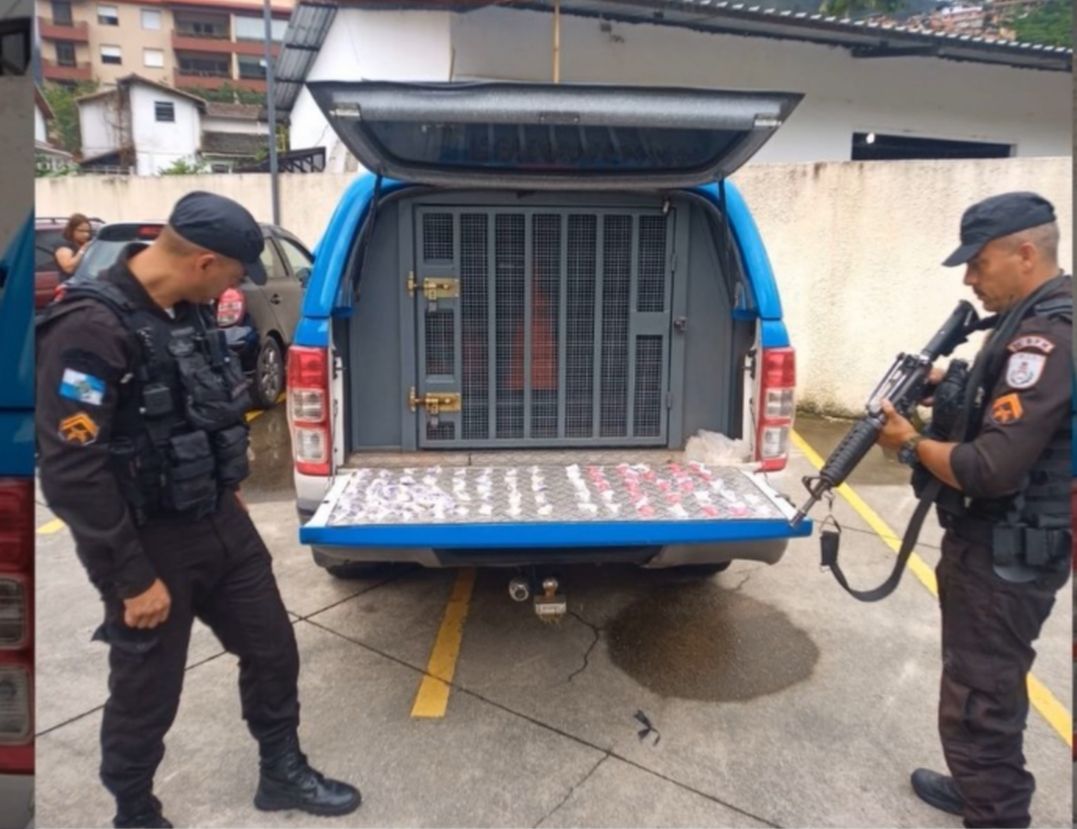 Drogas são apreendidas na localidade Sargento Boening em Petrópolis