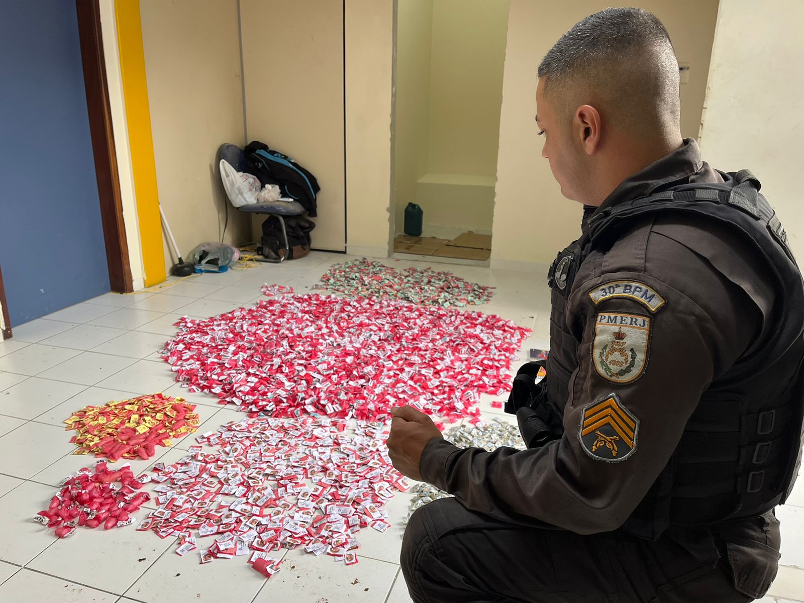 Drogas, avaliadas em R$ 70 mil, e munições são apreendidas em Teresópolis