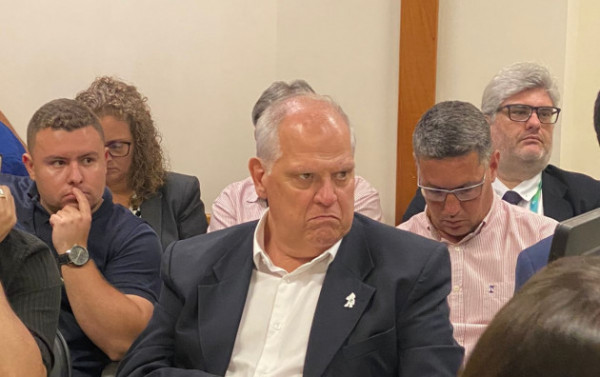 Rubens Bomtempo fere princípio da impessoalidade em concurso
