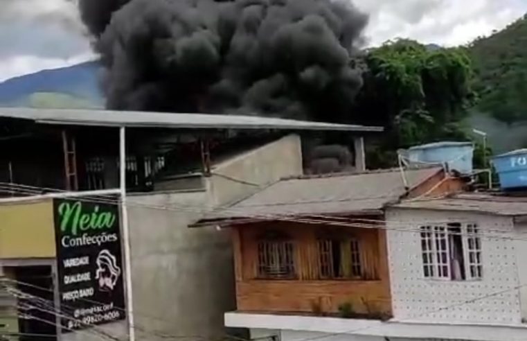 Incêndio deixa quatro pessoas feridas em Nova Friburgo