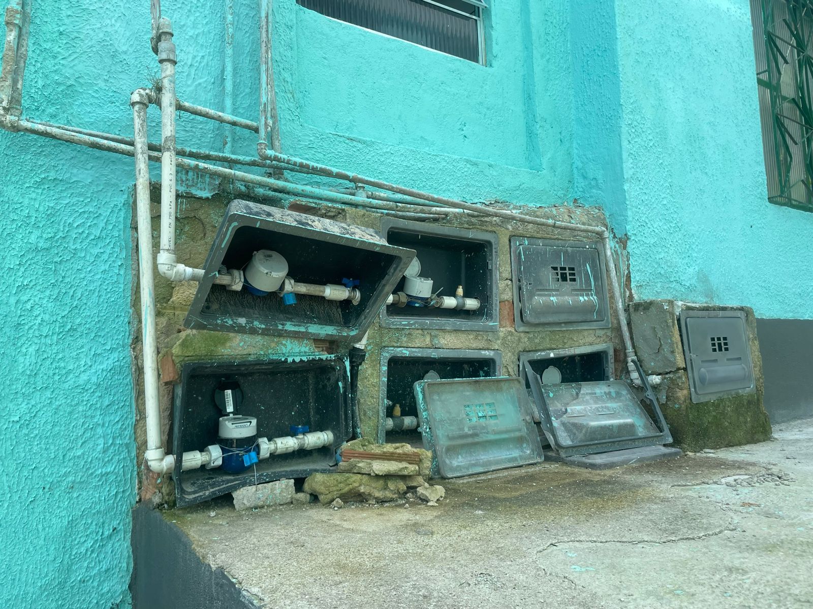 Moradores do Conjunto Habitacional Sérgio Fadel estão há um ano pedindo pela manutenção dos hidrômetros da Águas do Imperador