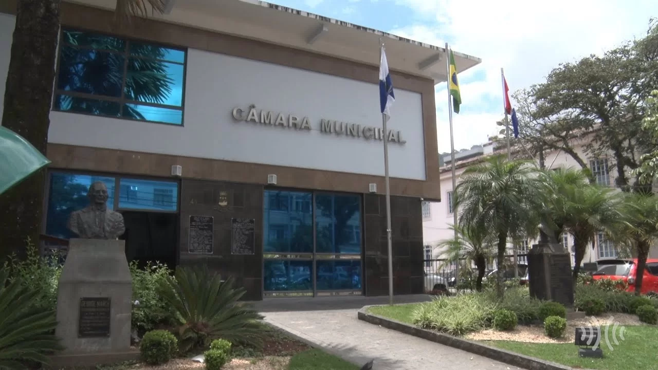 Câmara de Teresópolis derruba vetos e orçamento pode ser prejudicado