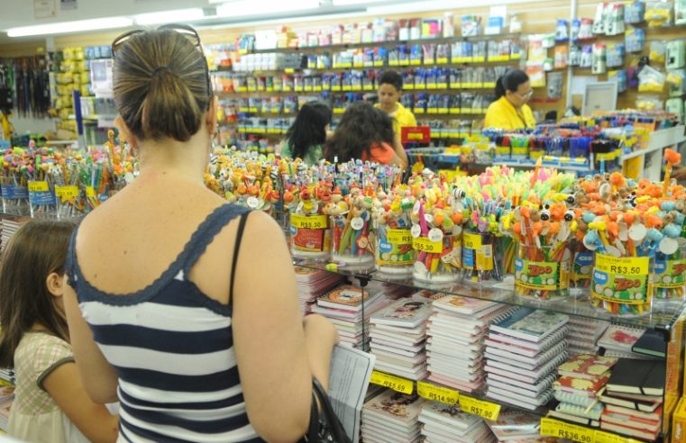 Procon Petrópolis dá dicas sobre a compra de material escolar