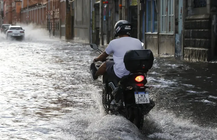 Chuva leva prefeito do Rio a decretar situação de emergência