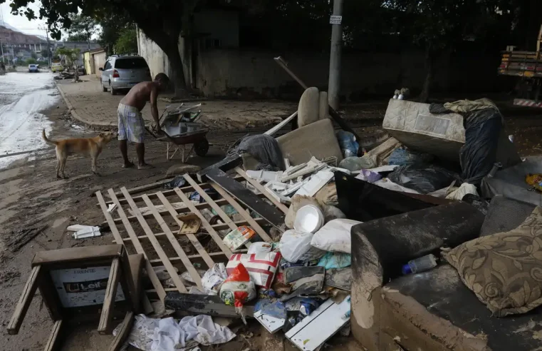 Chuvas no Rio: sobe para 12 mil número de desalojados