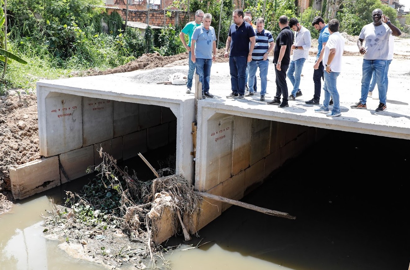 Cláudio Castro visita obra em rio na Baixada Fluminense e destaca investimentos na prevenção de enchentes