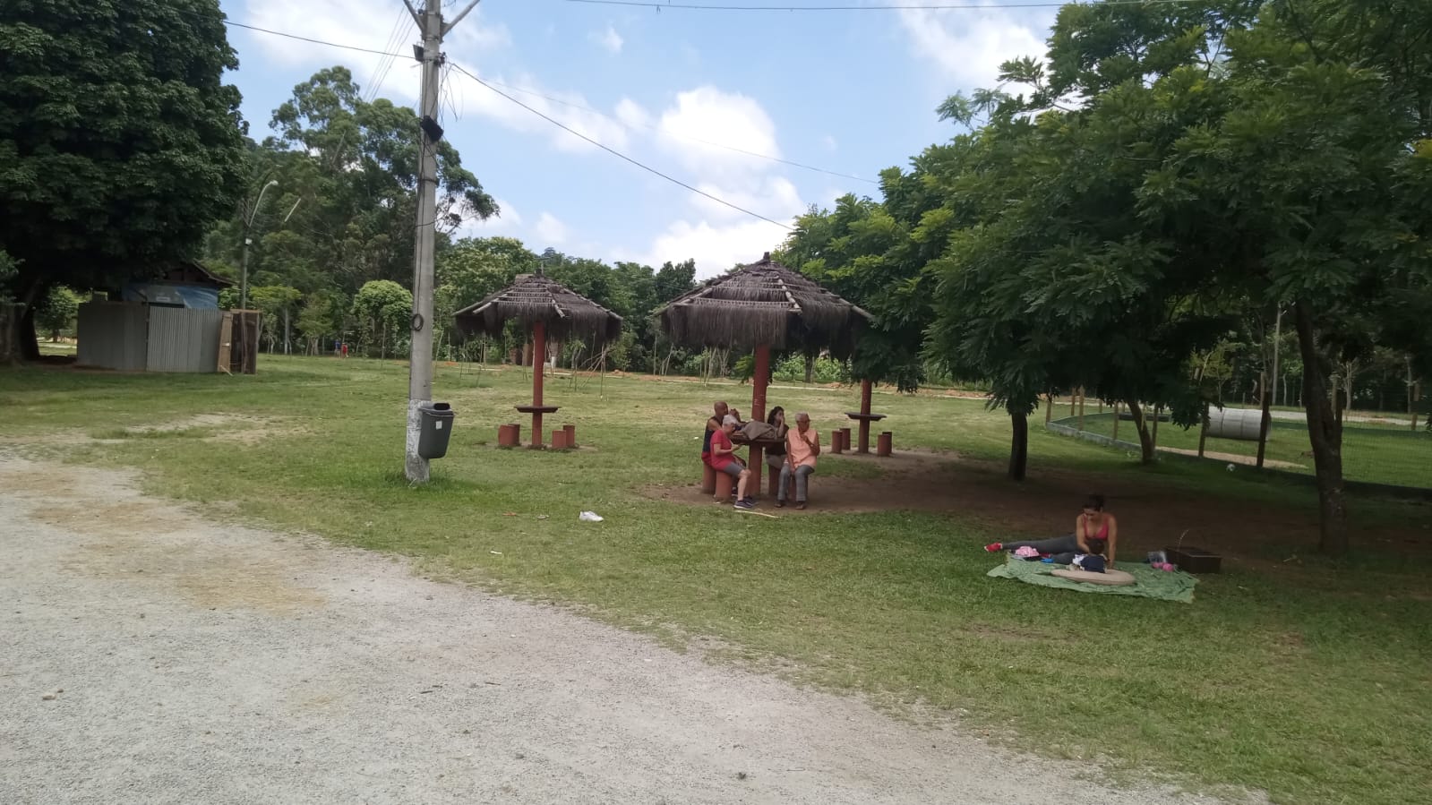 Parque Municipal em Itaipava ganha área de recreação para cães, banheiros reformados, novo sistema de drenagem e reflorestamento