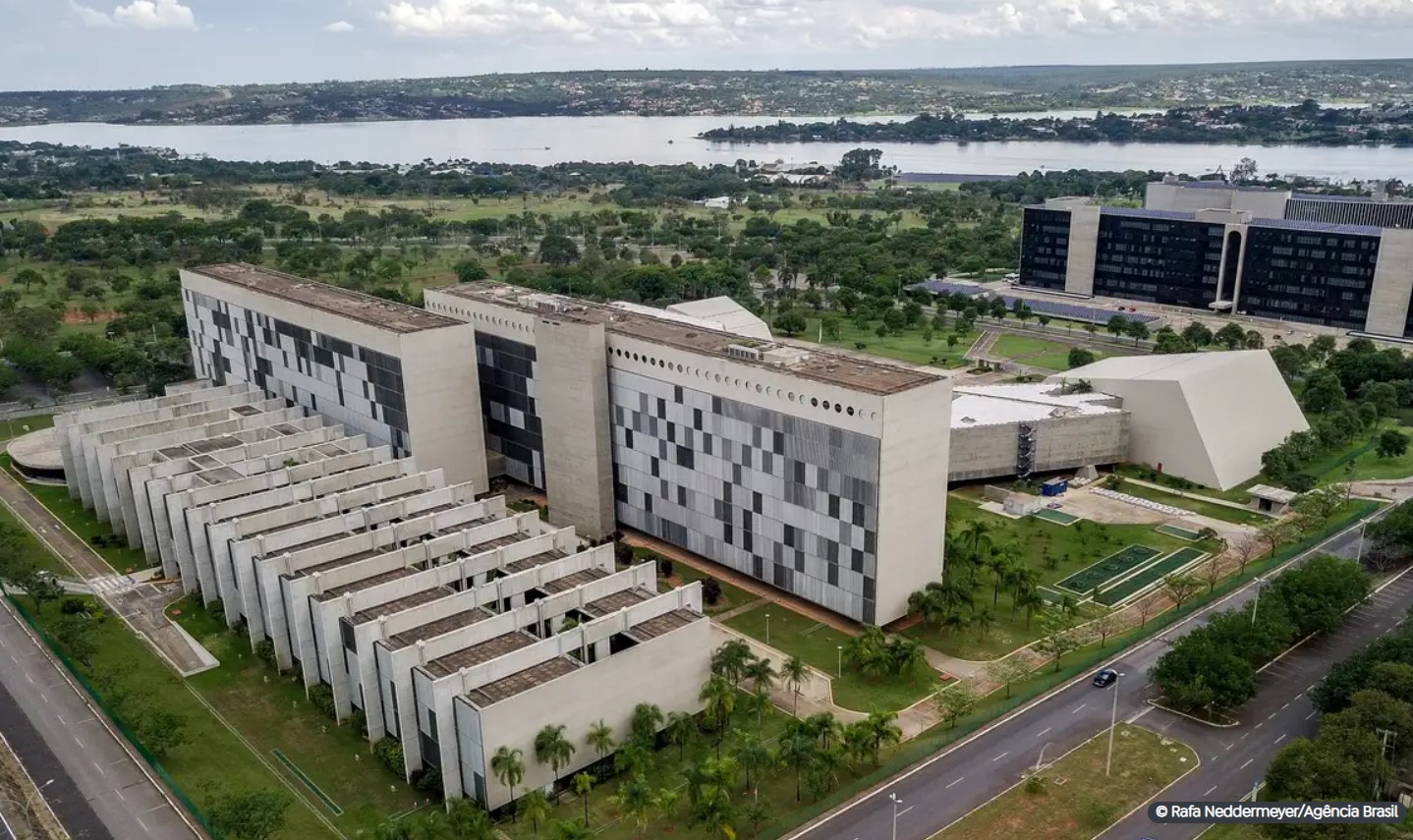 STJ: plano de saúde não pode recusar cliente por estar negativado