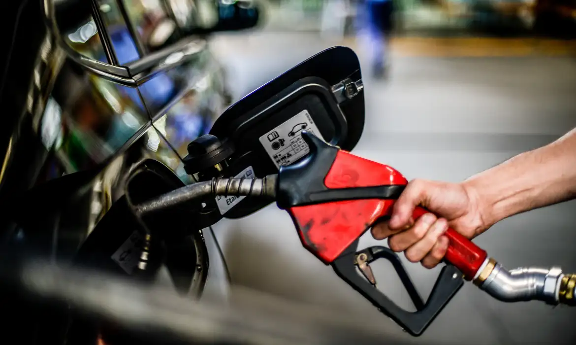 Petrópolis tem o combustível mais caro do estado e preços podem aumentar a partir desta quinta-feira (01)