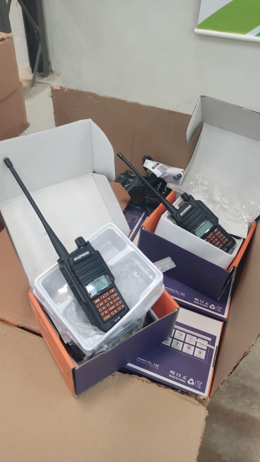 Projeto piloto distribui 155 rádios comunicadores aos Nudecs de Petrópolis