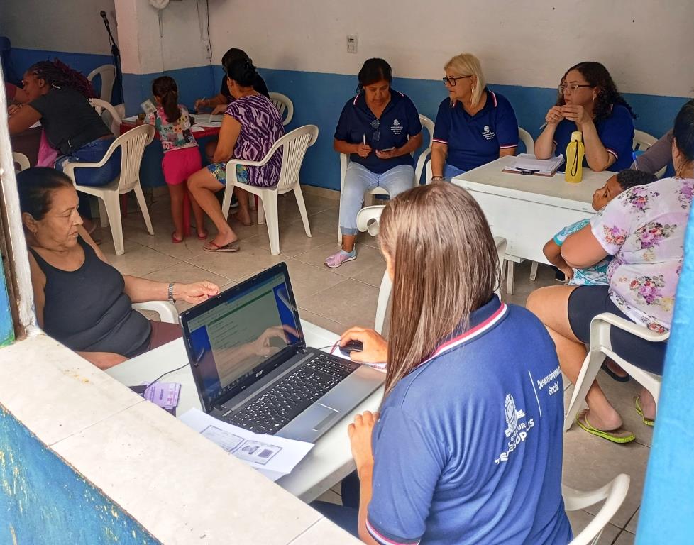 Secretarias de Assistência Social e Direitos Humanos e dos Direitos da Mulher atendem moradores no Rosário
