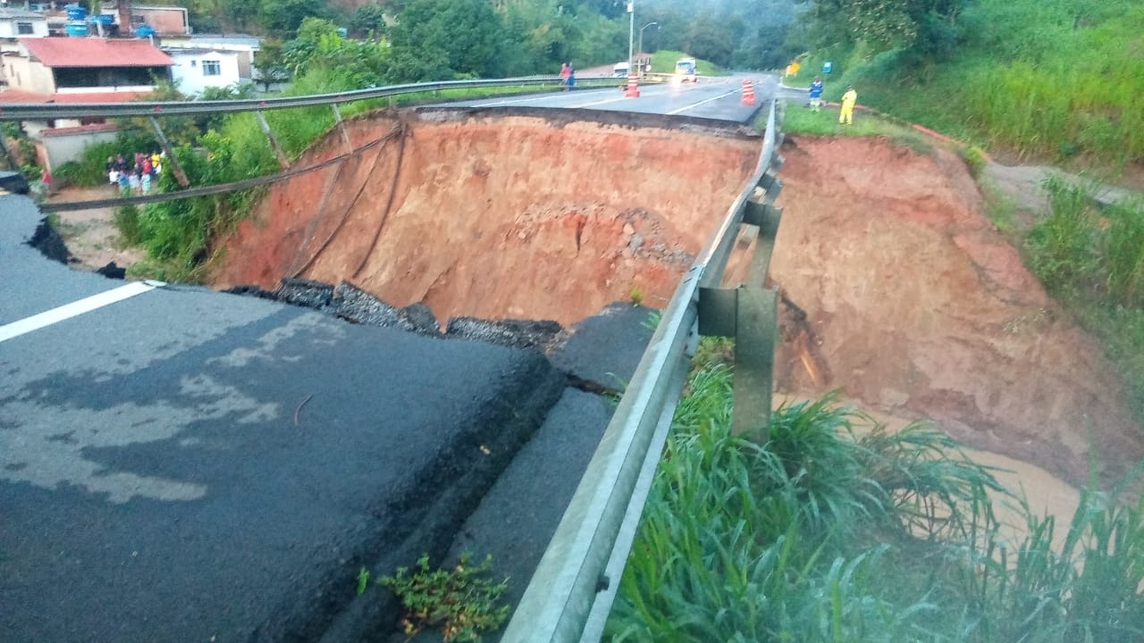 Temporal mata cinco pessoas no estado do Rio