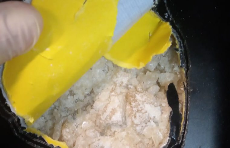 PF e Receita Federal prendem holandesa com 8,5kg de metanfetamina, no Galeão