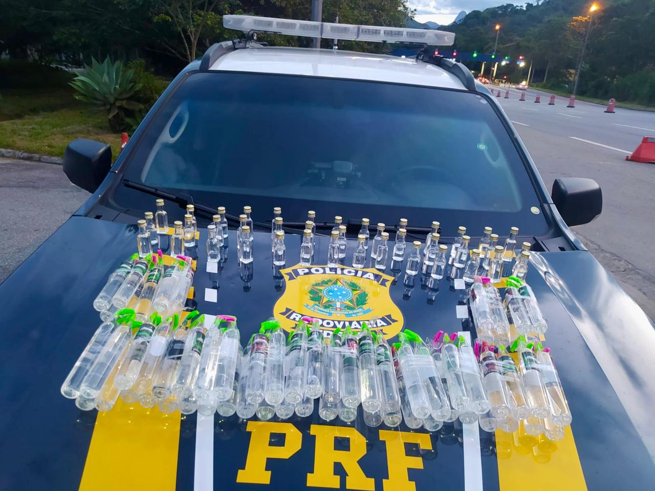 PRF apreende mais de 100 frascos de lança-perfume em Petrópolis/RJ