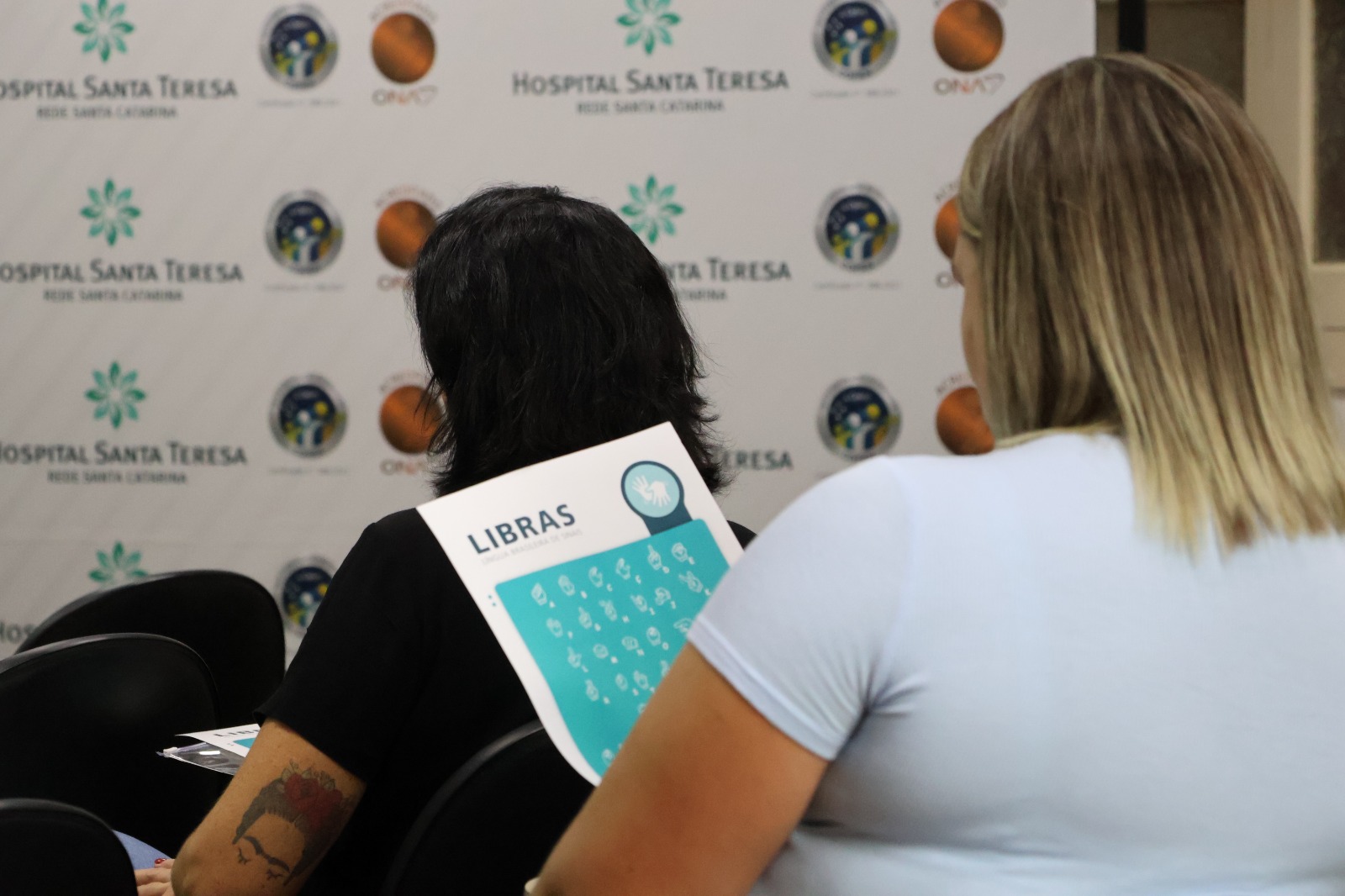 Hospital Santa Teresa investe em acessibilidade com novo curso de libras