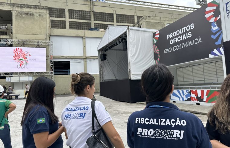 Fiscais do Procon-RJ vão atender a foliões durante desfiles de escola de samba na Marquês de Sapucaí