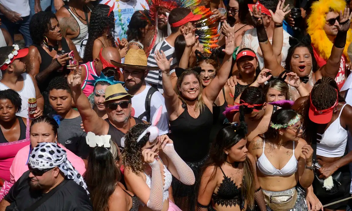 Especialistas dão dicas de segurança para mulheres no Carnaval 2024