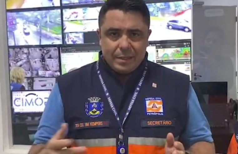 Secretário de Defesa Civil de Petrópolis faz pronunciamento em relação à forte chuva registrada nesta quinta-feira (08)