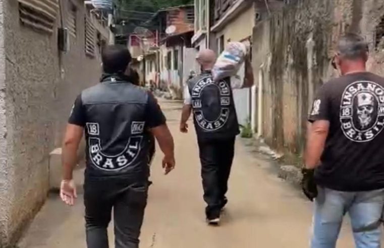 Motoclube Insanos doa cestas básicas a família que vive em situação de vulnerabilidade social