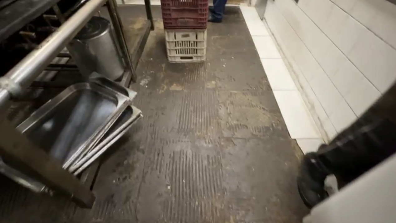 Cozinha do Hospital Nelson de Sá Earp está em estado de abandono