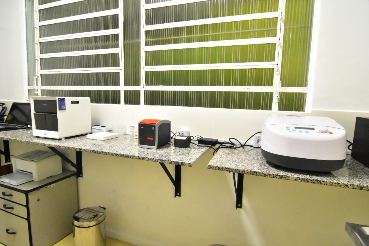 Petrópolis amplia serviços de saúde com novos equipamentos para exames de HIV e hepatites