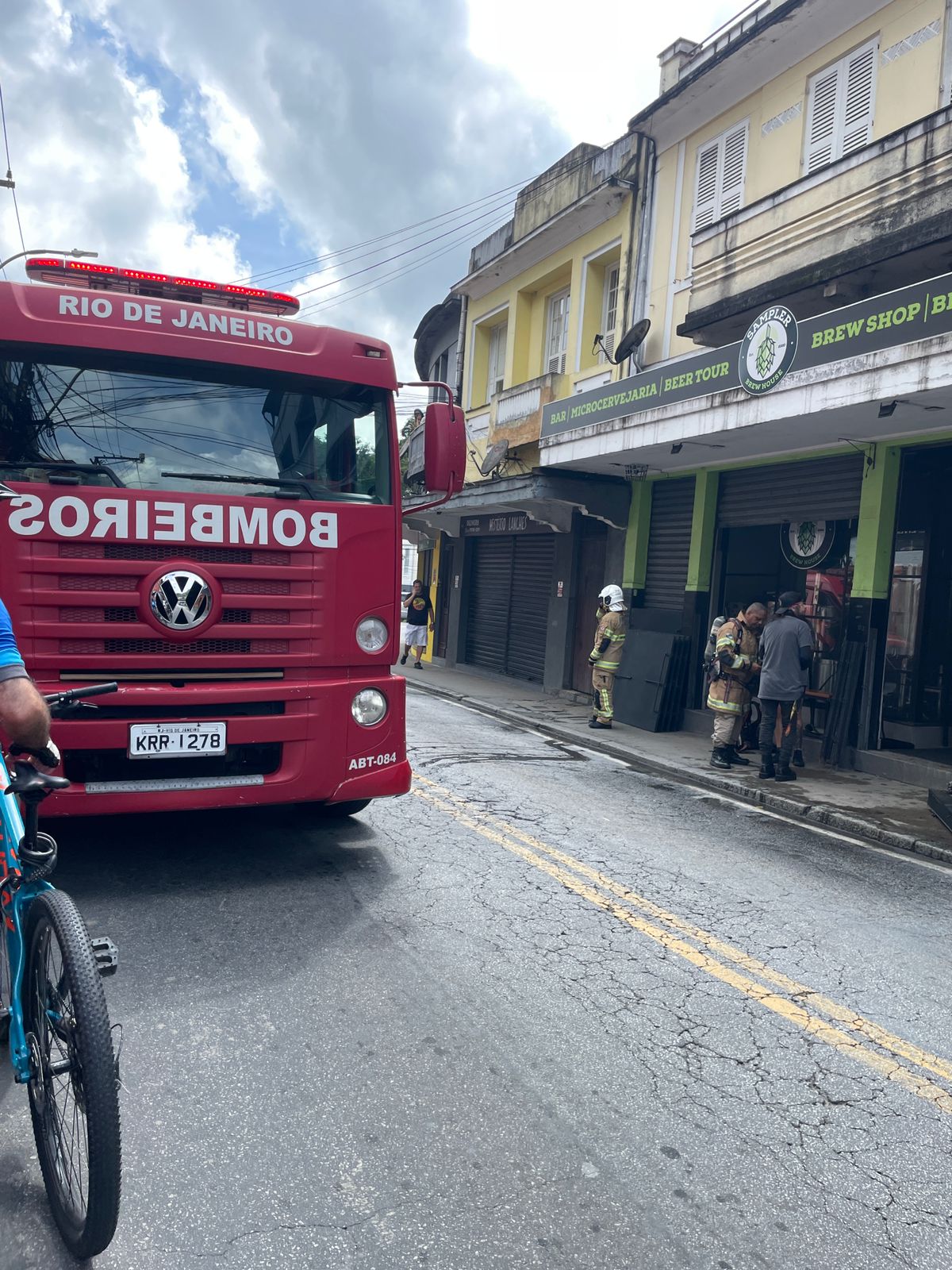 Incêndio em Cervejaria Artesanal no Centro de Petrópolis é controlado pelo Corpo de Bombeiros